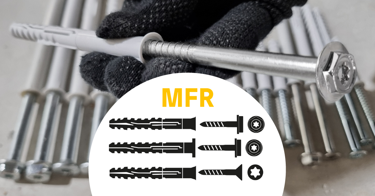 Nahaufnahme einer Hand, die eine Schraube in einen Dübel schraubt. Darüber eine Grafik mit verschiedenen Schraubentypen und der Bezeichnung "MFR".
