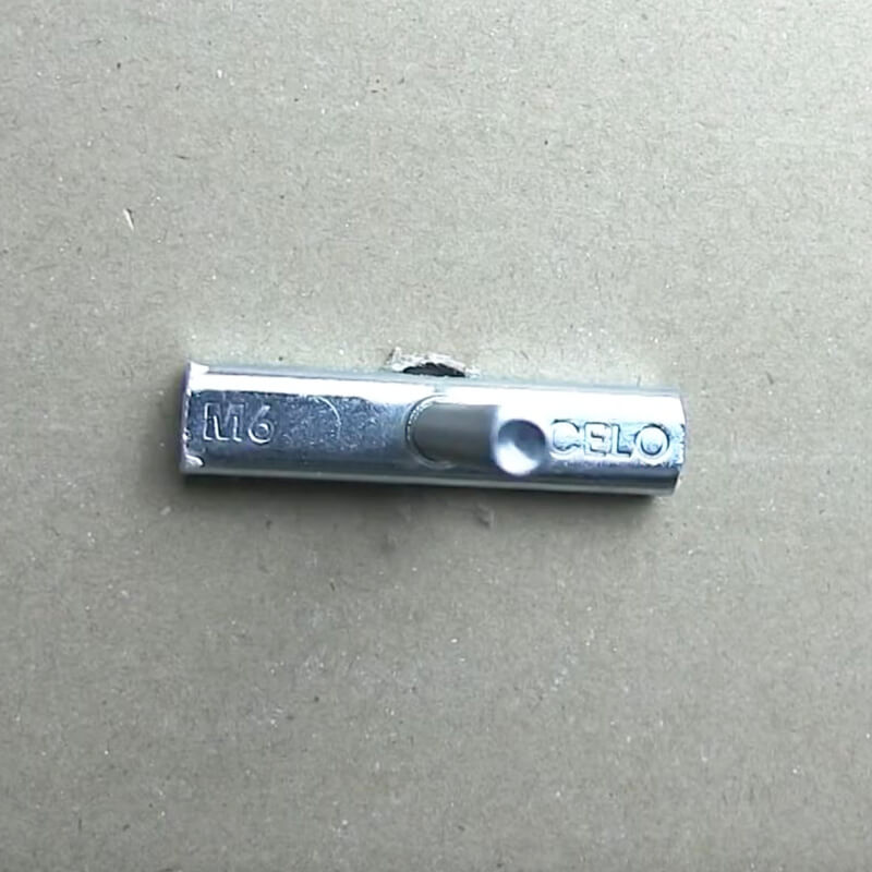 Montagebilder von Hohlraumdübel BT Plus für die Verankerung vor und hinter der Platte Montagebilder von Hohlraumdübel BT Plus für die Verankerung vor und hinter der Platte