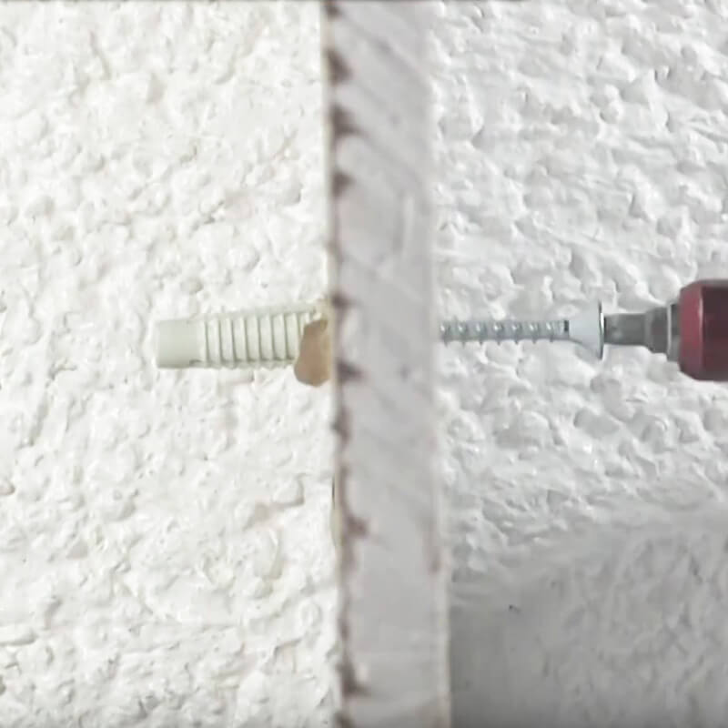 Montagebilder von Nylondübel FX für die Verankerung vor und hinter der Platte Montagebilder von Nylondübel FX für die Verankerung vor und hinter der Platte