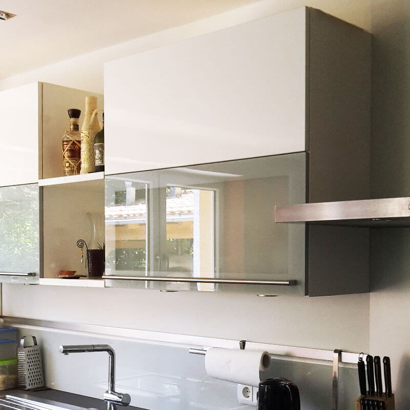 Anwendungsbeispiele für Hohlraumdübel HRM: Küchenoberschrank Anwendungsbeispiele für Hohlraumdübel HRM: Küchenoberschrank