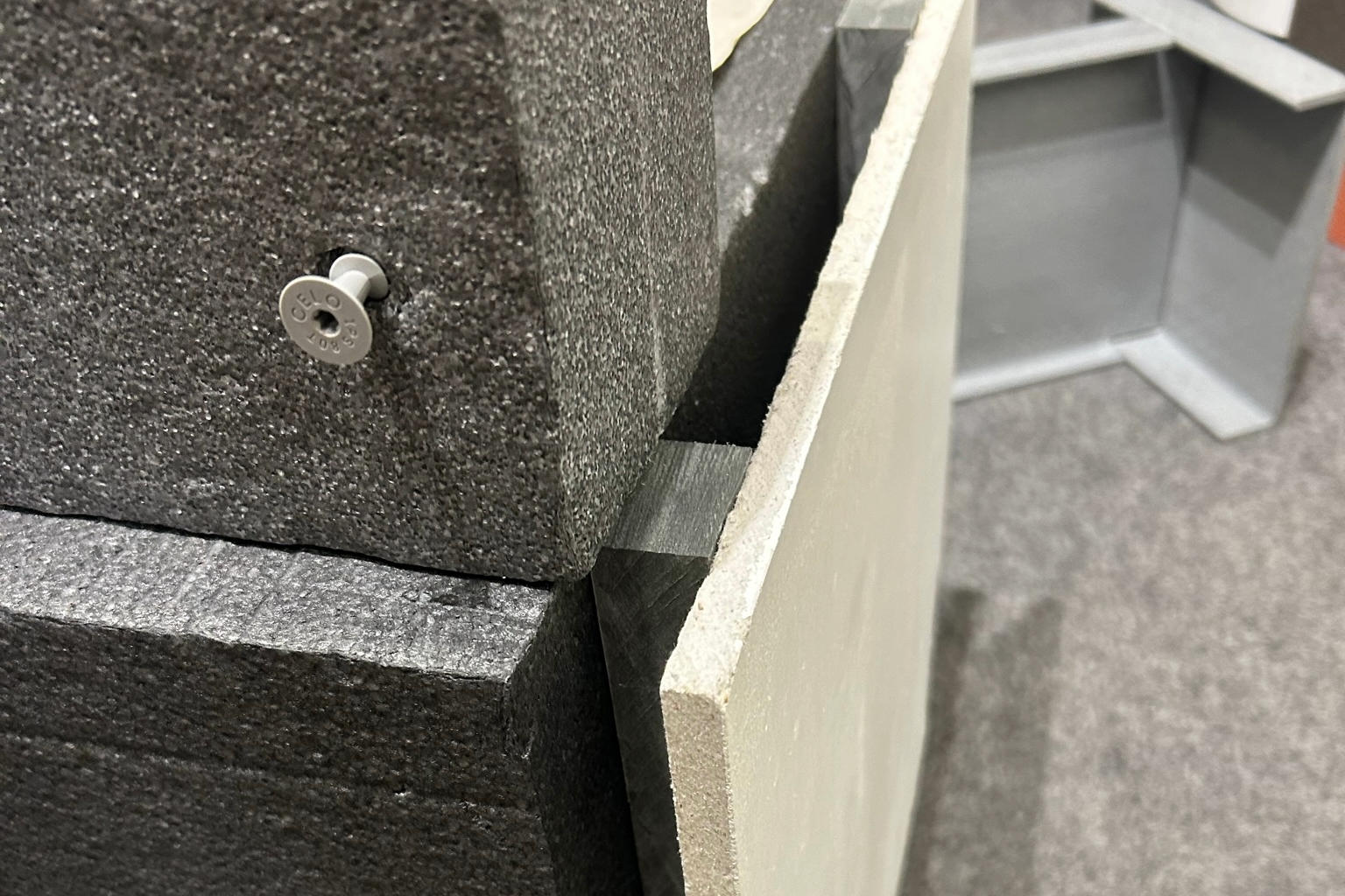 Die neue Isolierplatten-Schraube IPS 80T für Wärmedämm-Verbundsysteme